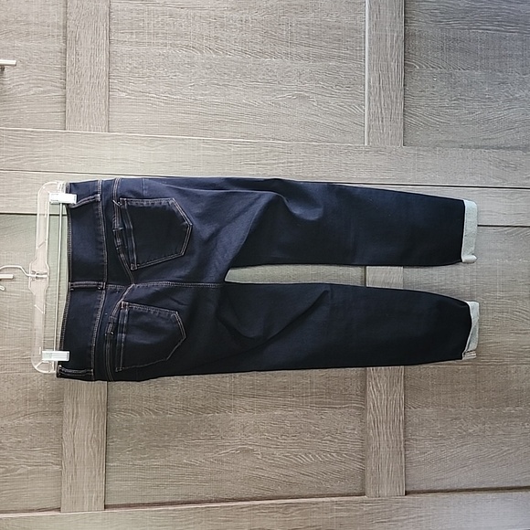 Dark-Colored Cropped Jeans - Picture 3 of 7